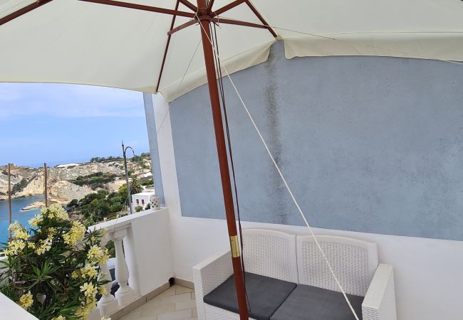 Affitto per camere a Ponza - b&b Casa d'aMare  - matrimoniale con terrazzo vist