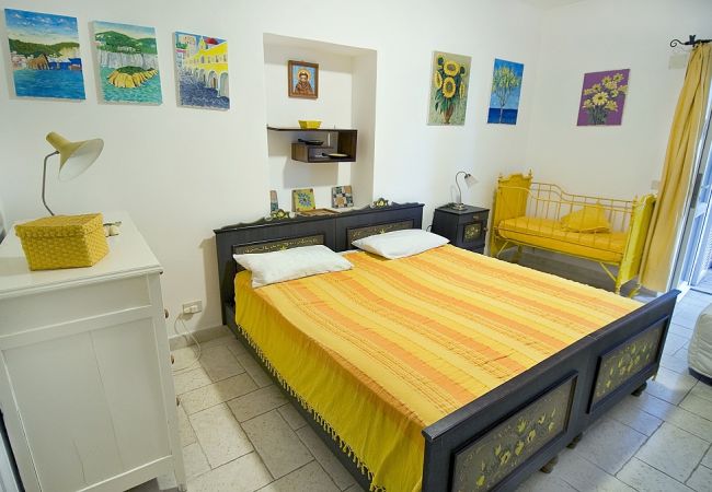 Rent by room на Ponza - b&b La Limonaia a mare 01