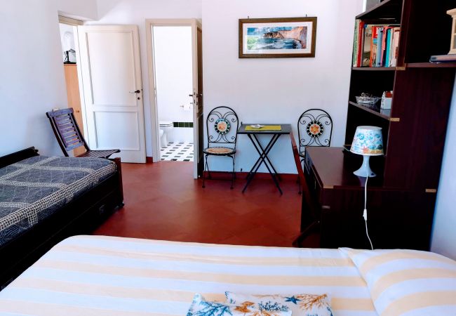 Rent by room на Ponza - La Maison Fiorita - camera Le Coppe -