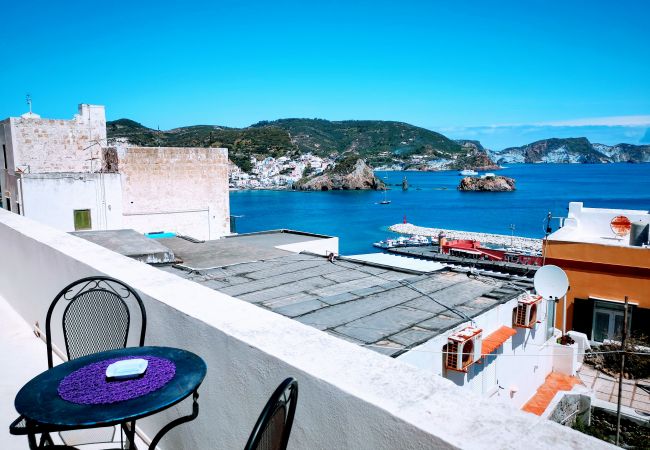 Chambres d'hôtes à Ponza - La Maison Fiorita camere