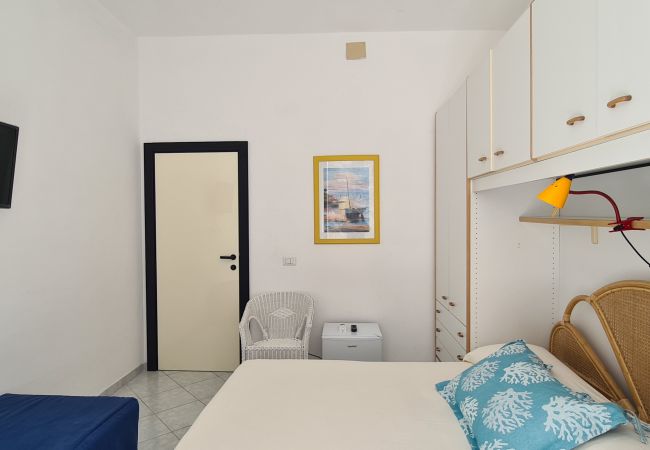 Rent by room in Ponza - b&b Casa d'aMare  - matrimoniale con terrazzo vist