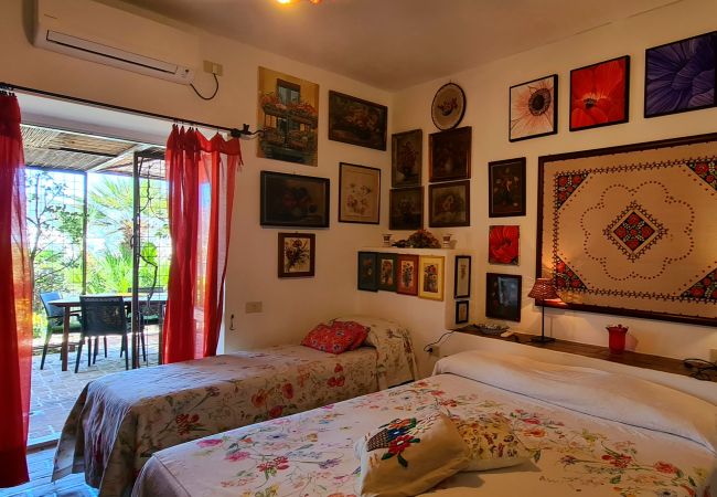 Rent by room in Ponza - b&b La Limonaia a mare 01